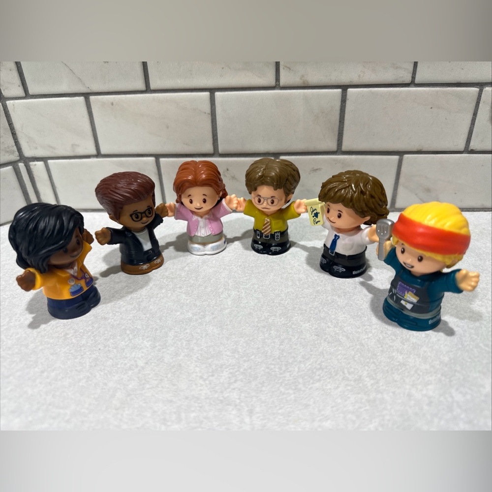Fisher Price Little People Lot. Includes The Office Figure Set, Jim, Pam, Dwigh - Picture 1 of 11